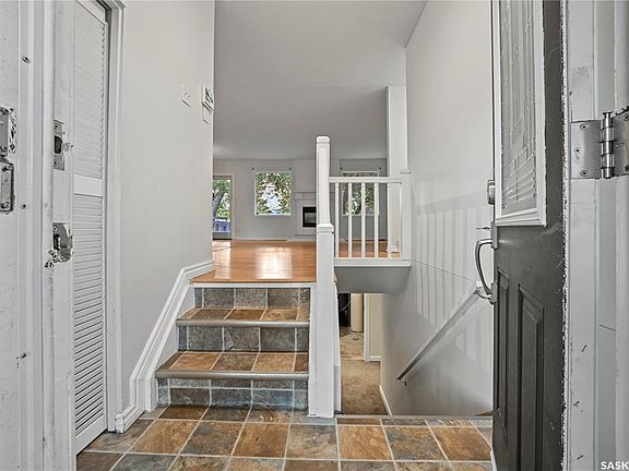 3rd image of 828 Shannon ROAD