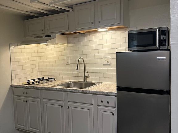 3rd image of 359 Stratford Ave #Bb