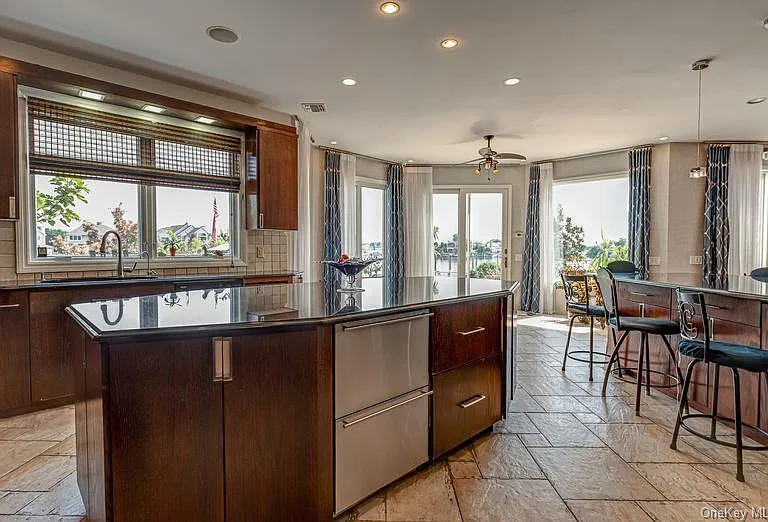 37 Crescent Cove Cir — Photo 12