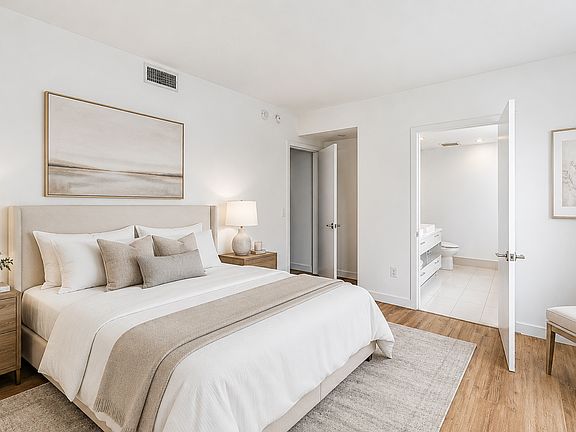 4th image of 650 NE 32nd St Unit 4507