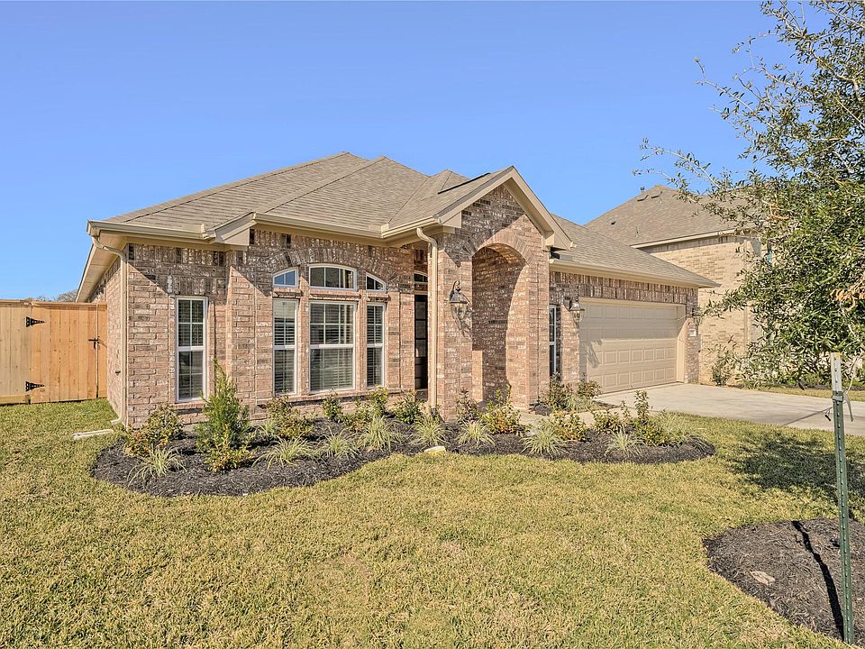 1st image of 135 Dinah Dr