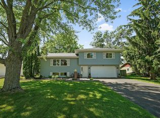 728 Clearbrook Ln, Vadnais Heights, MN 55127