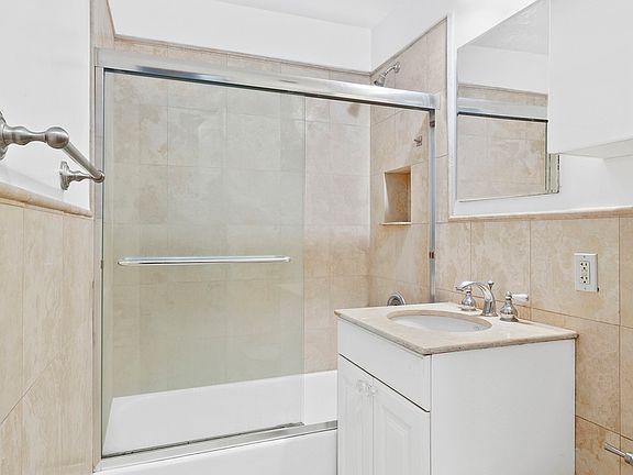 4th image of 333 E 34th St APT 6B