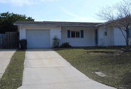 3rd image of 913 Dumont Dr