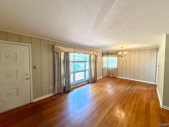 4th image of 141 Elsmore Blvd