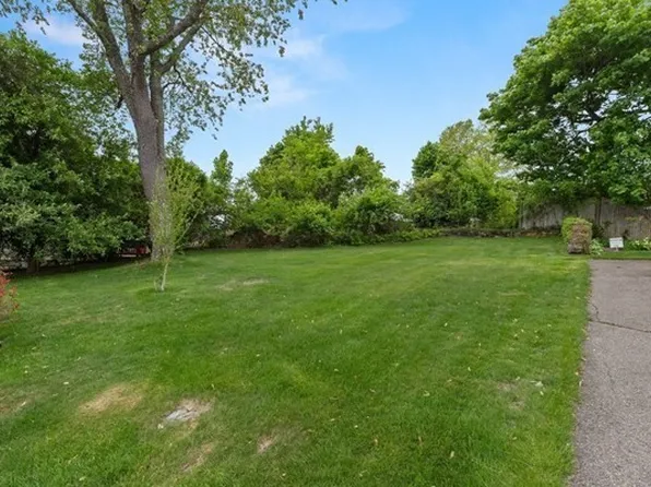 4 Valley St, Salem, MA 01970