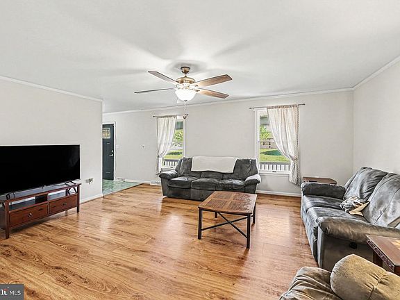 3rd image of 26 Longstreet Dr
