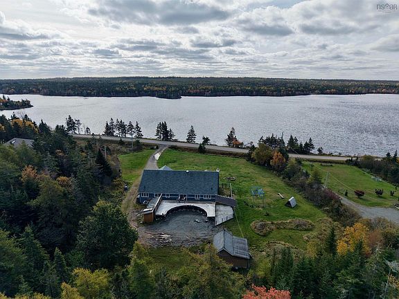 4th image of 333 Lochside Rd