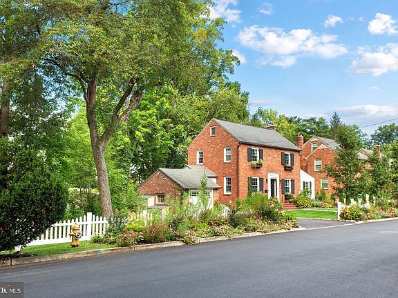 3rd image of 451 Elm Ave