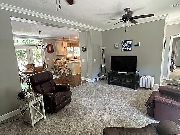 4th image of 1055 Bayshore Dr