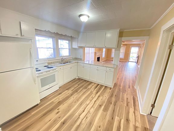 5th image of 910 Marshall St
