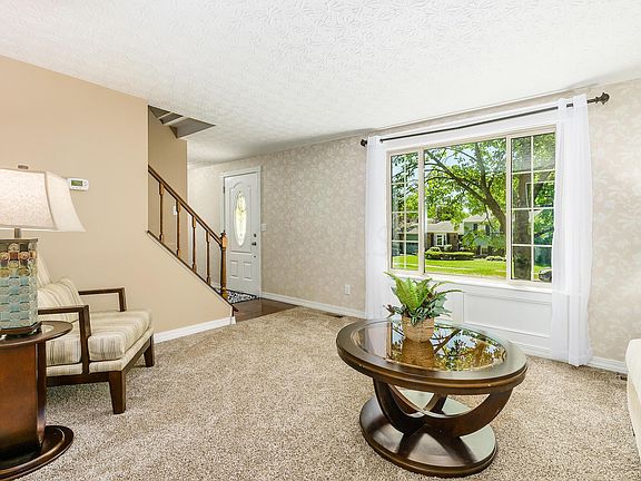 3rd image of 3922 Chickory Ave