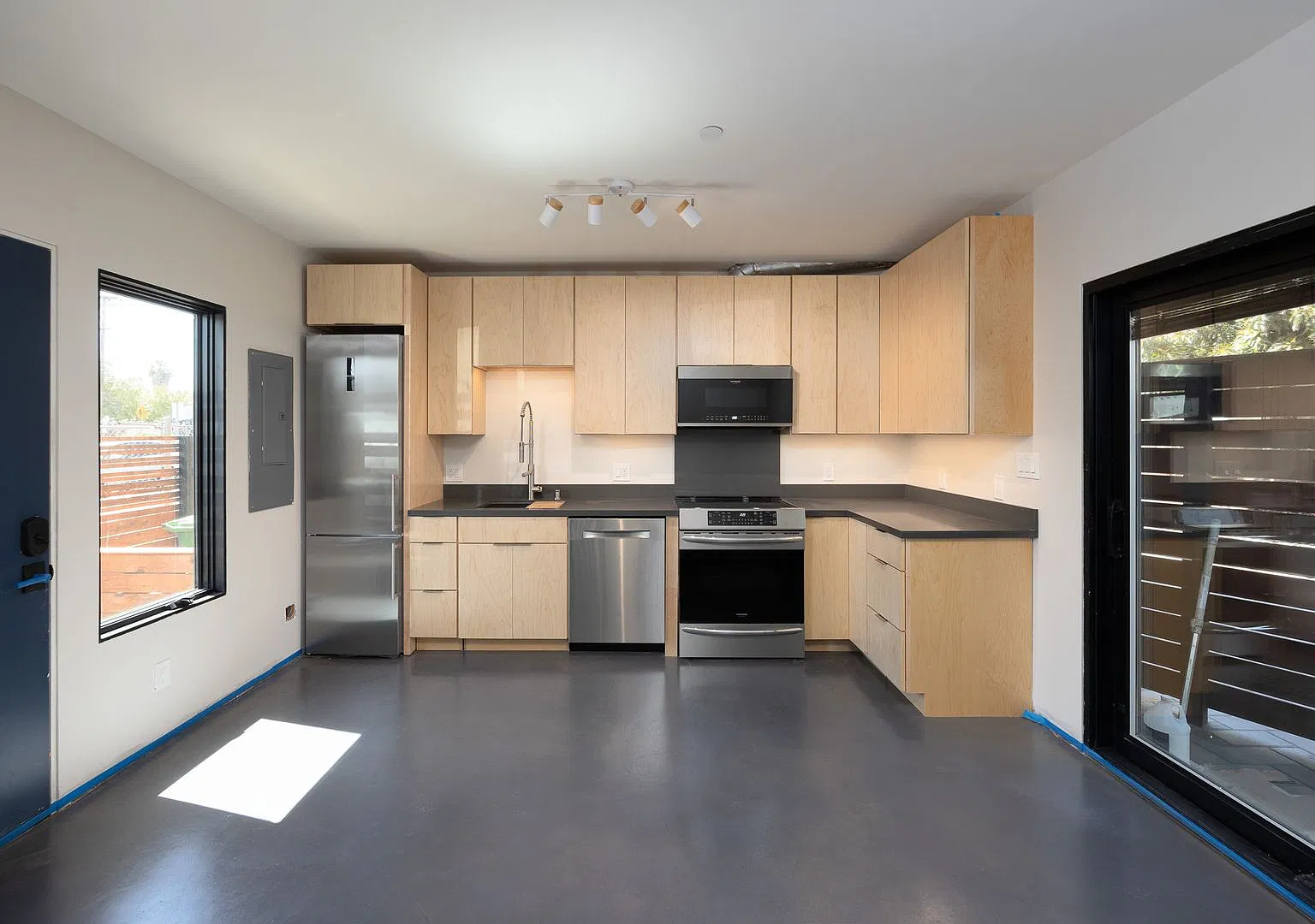 Fruitvale Townhomes (Arx) — Photo 2