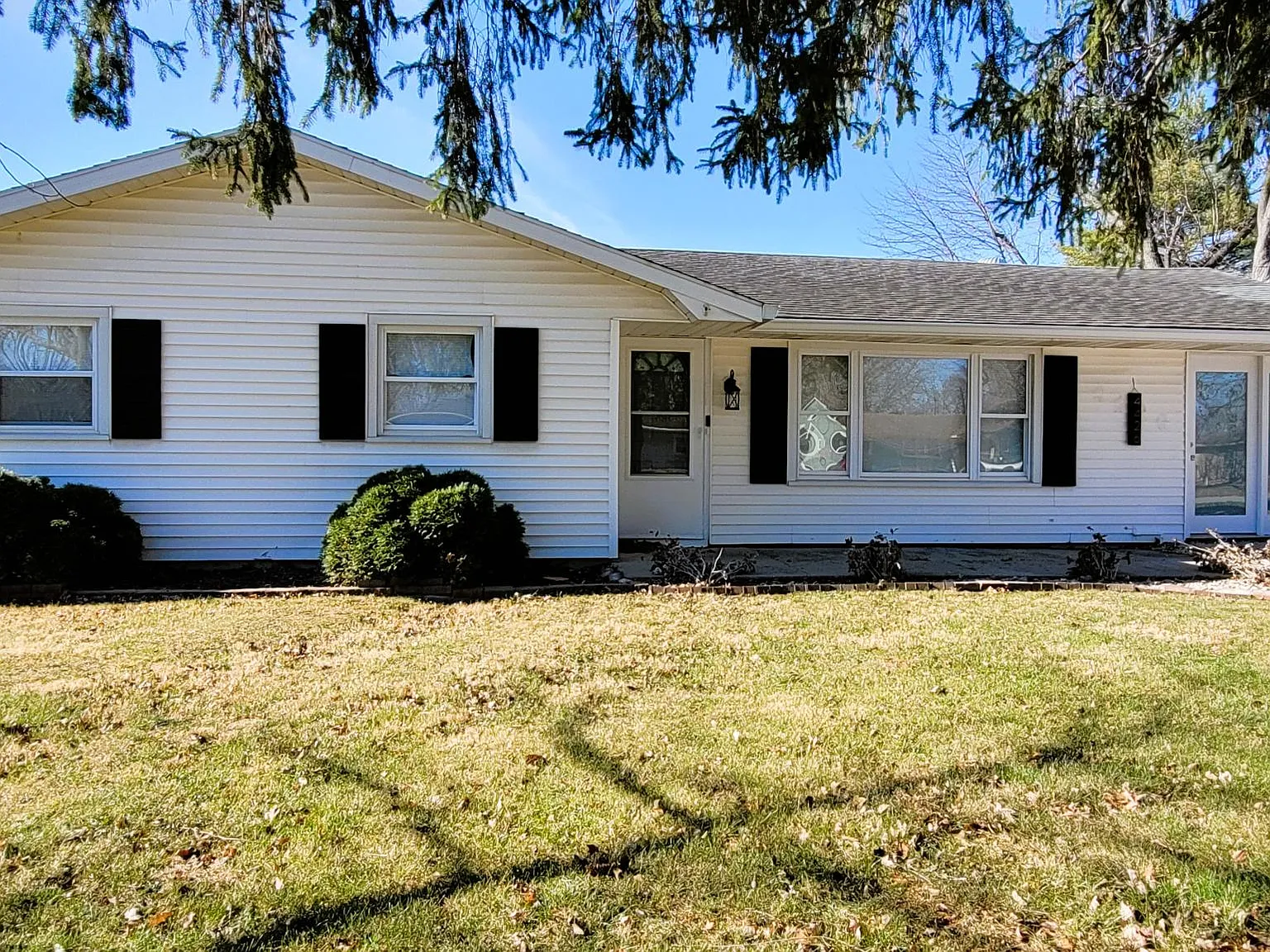 3 bed, 1336 sqft, $1,875 — Photo 2