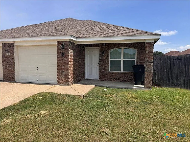 4907 John David Dr #B — Photo 1