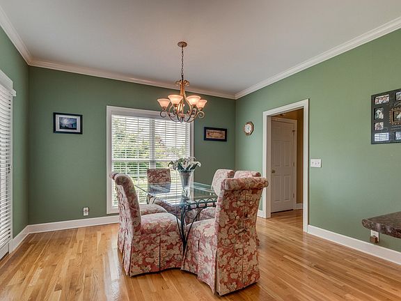 5th image of 2213 Westwood Dr