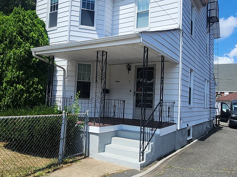 3 Myrtle Ave #1 — Photo 1