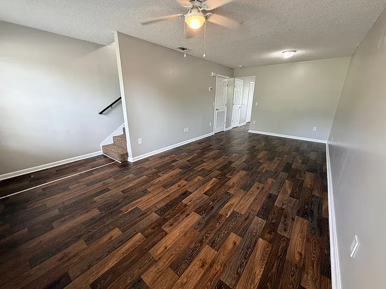 427 E Main St — Photo 2