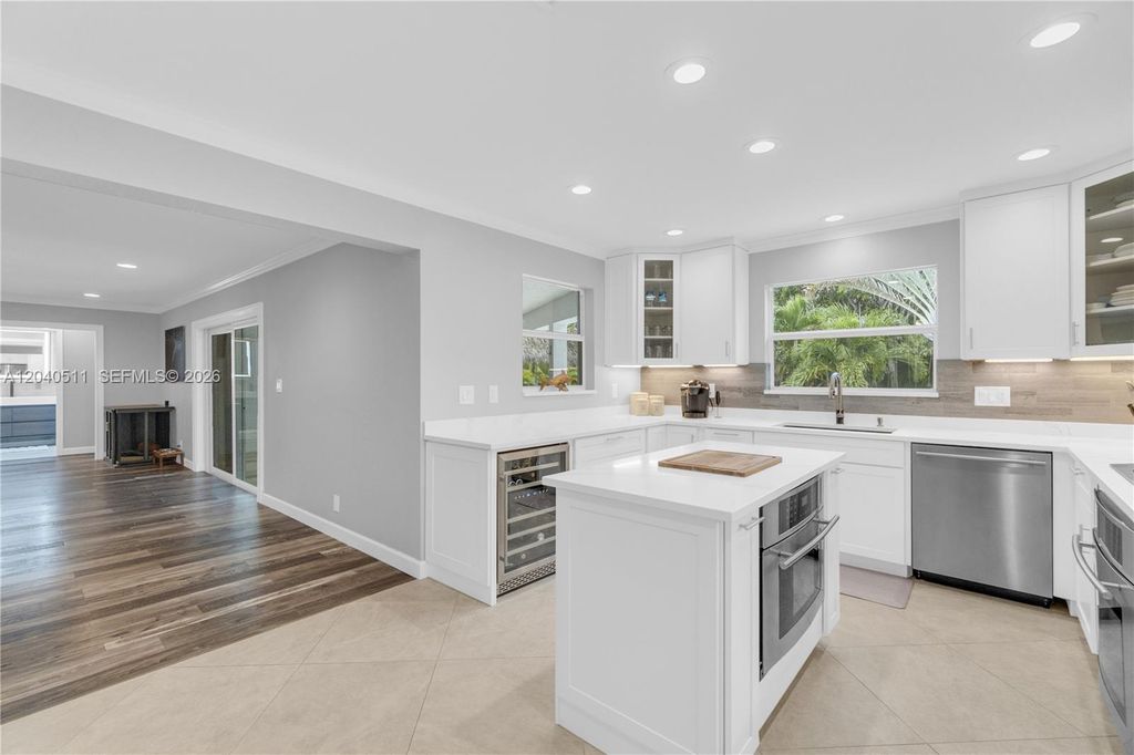 1405 SW 4th Ter, photo 8