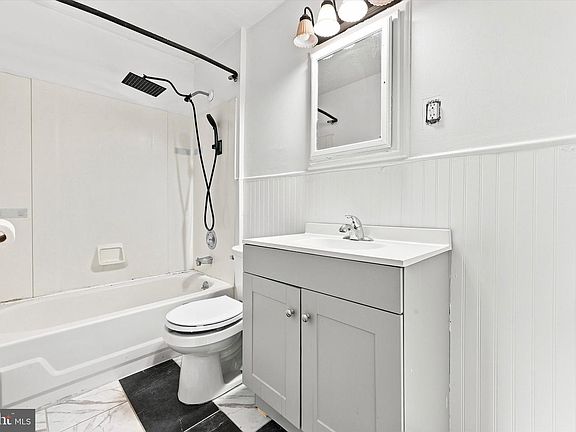 5th image of 140 Sumac St