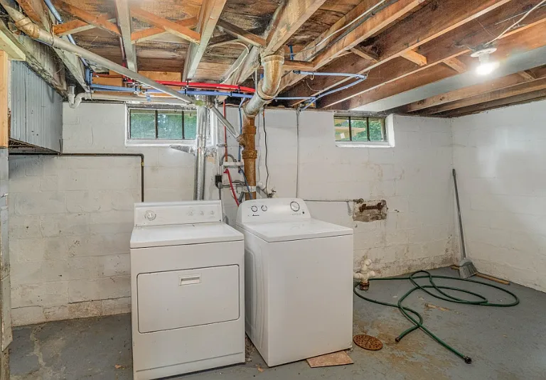 806 S Douglas St — Photo 18