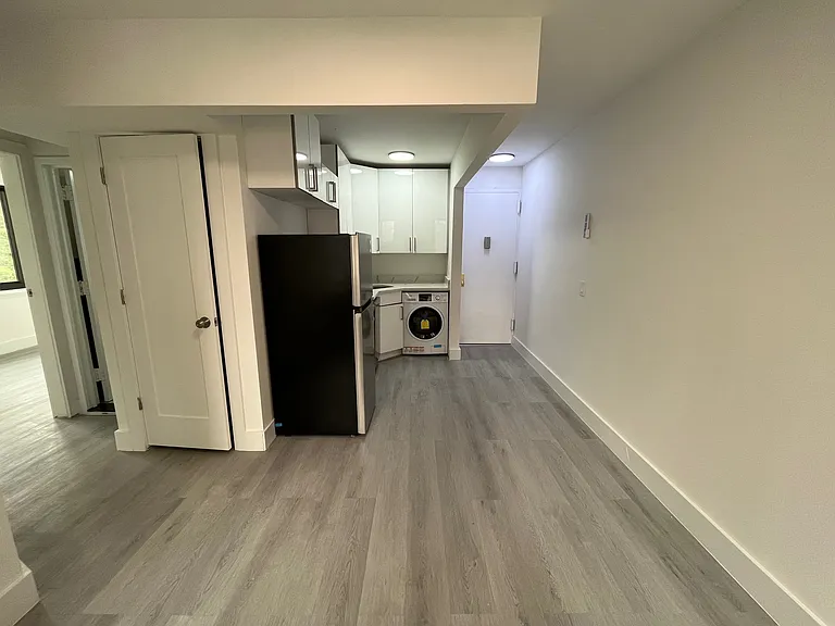 300 E 96th St #2E — Photo 3