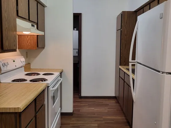 102 & 103 Eskridge Apts, 102 & 103 N Cedar St, Eskridge, KS 66423