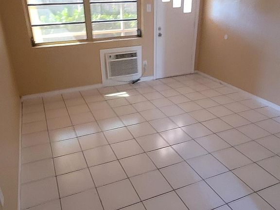 4th image of 24 SE 11th St APT 2