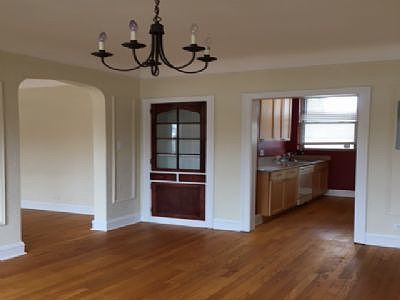 2nd image of 2016 W Greenleaf Ave #3C