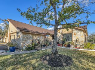 33 Oaks Pl, Lago Vista, TX 78645