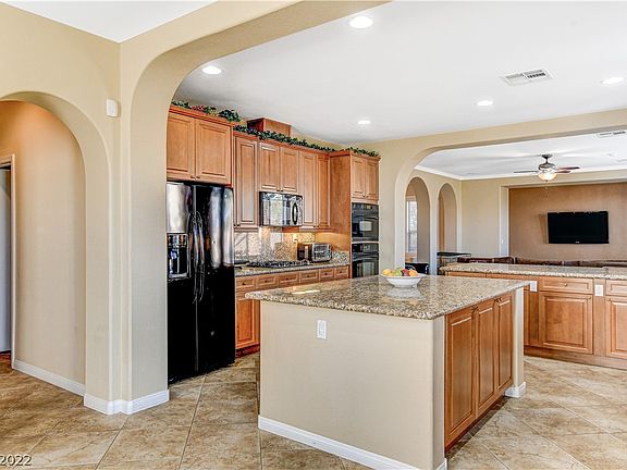 5th image of 7618 Carlton Oaks Ct