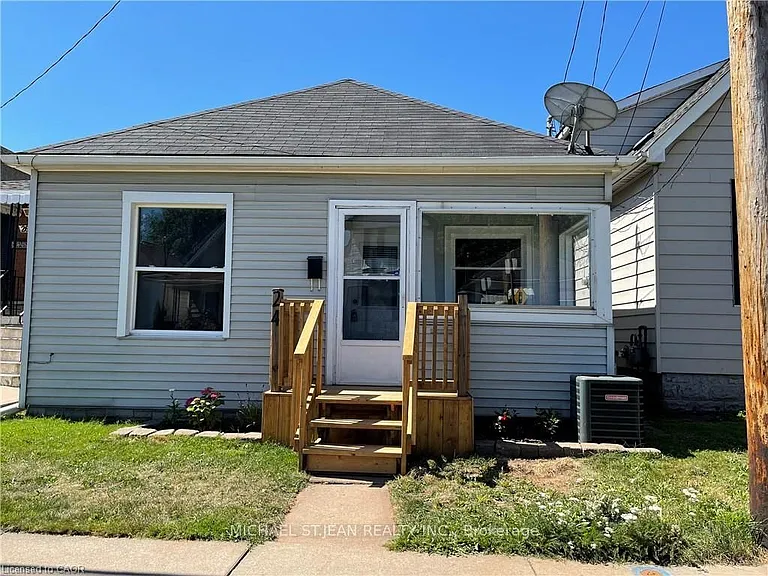 24 Vansitmart Ave — Photo 2