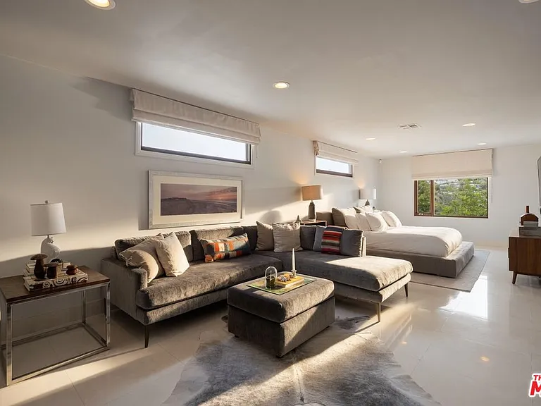 2035 De Mille Dr — Photo 24