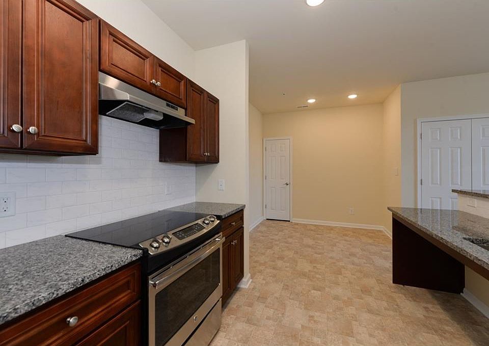 1st image of 200 Fountains Ln APT 204