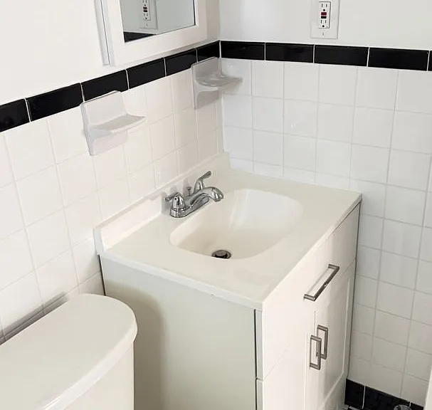 8800 Plymouth Street Spring Park Properties, Llc — Photo 18