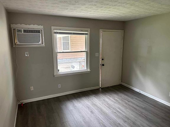 2nd image of 116 N Grimes St #B