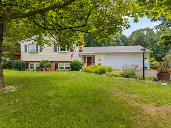 8 Horseshoe Road, Guilford, CT 06437