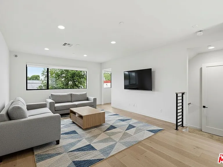 1605 N Arla Way — Photo 1