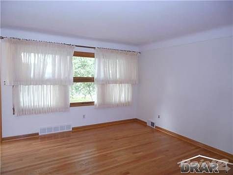 3rd image of 3802 Steiner St