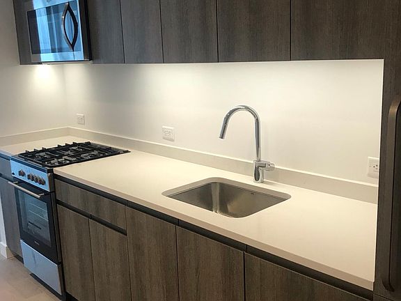 4th image of 5 Grace Ave APT 2C