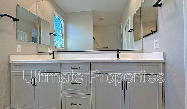 835 N 110th Ave — Photo 19