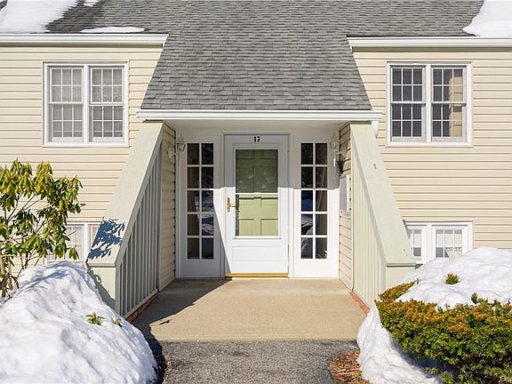 3rd image of 1702 Holly Stream Ct #1702