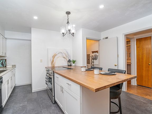 4th image of 3612 5th Ave S