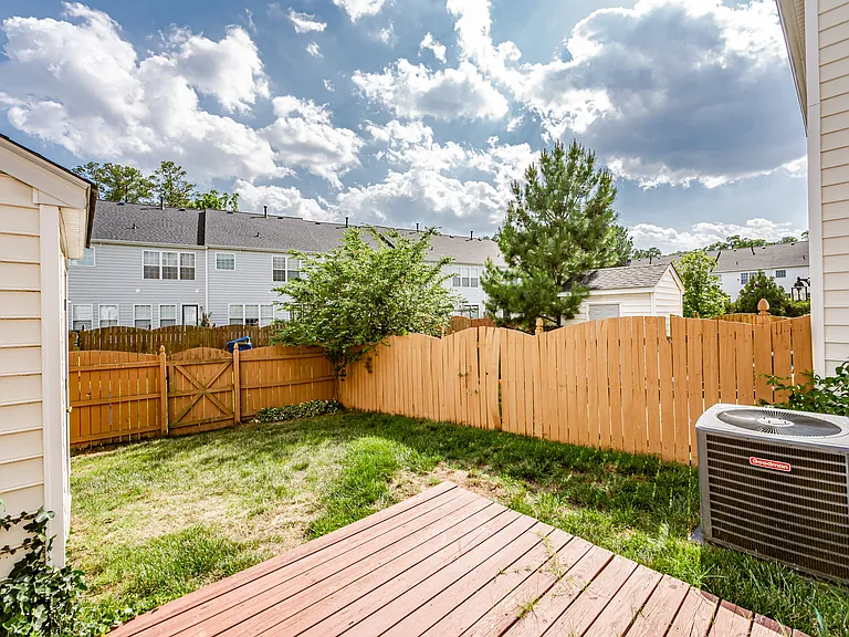 1429 New Haven Ct — Photo 43