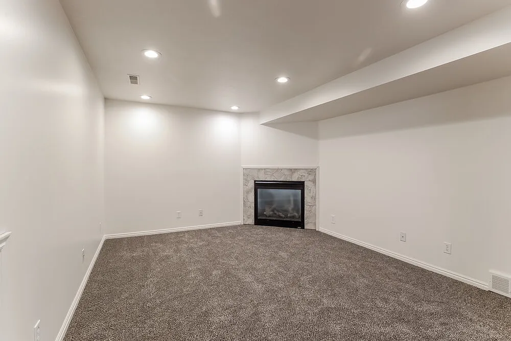 6 bed, 3.0 bath, 2177 sqft, $3,500 — Photo 4