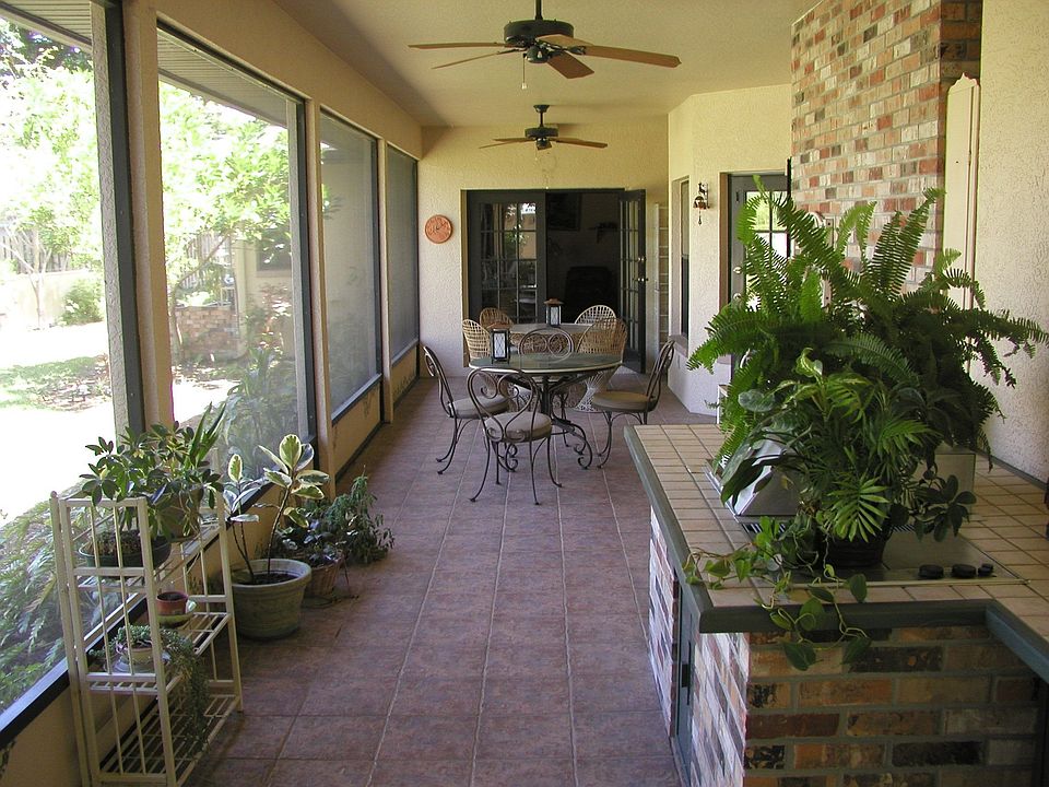 B-B-Q area screened porch