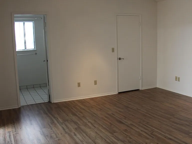 650 Vine Ct — Photo 5