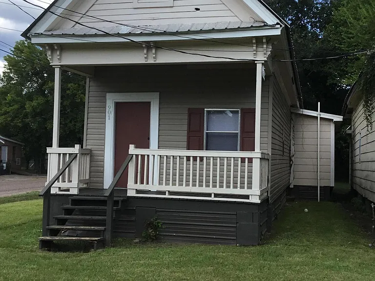 901 Fulton Ave — Photo 1