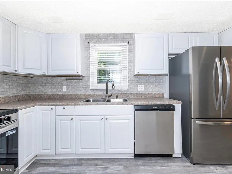12284 Bandera Ln — Photo 16