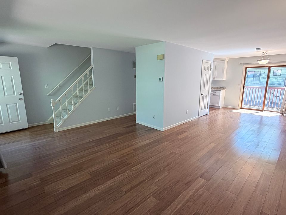 1st image of 631 Churchill Dr